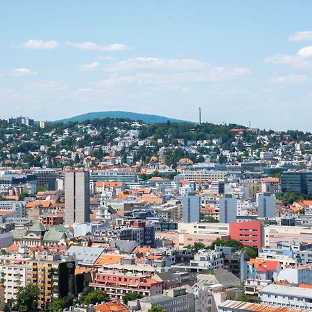 Appartamento Luxury 1Bdrm On The 28Th Floor Bratislava Esterno foto