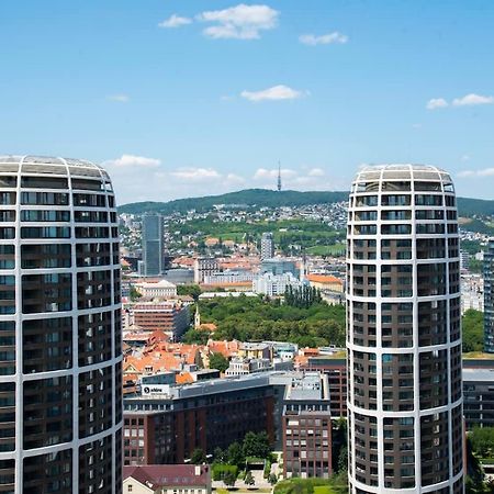 Appartamento Luxury 1Bdrm On The 28Th Floor Bratislava Esterno foto