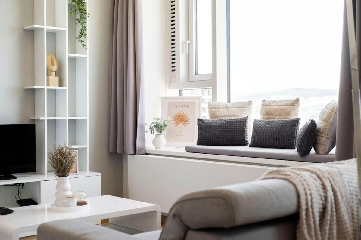 Appartamento Luxury 1Bdrm On The 28Th Floor Bratislava Esterno foto
