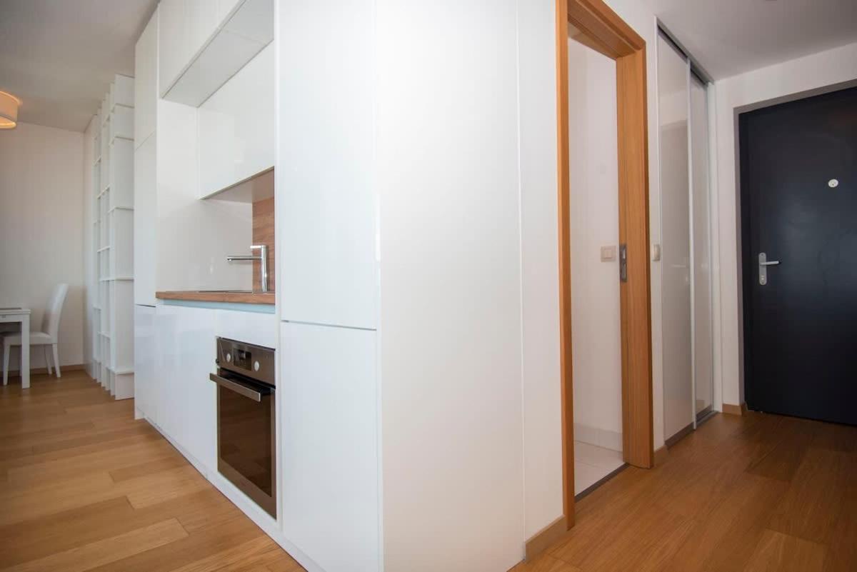 Appartamento Luxury 1Bdrm On The 28Th Floor Bratislava Esterno foto